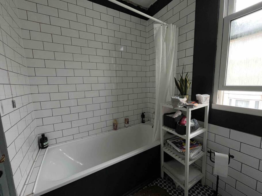 Дом отдыха Town House In The North Laines *